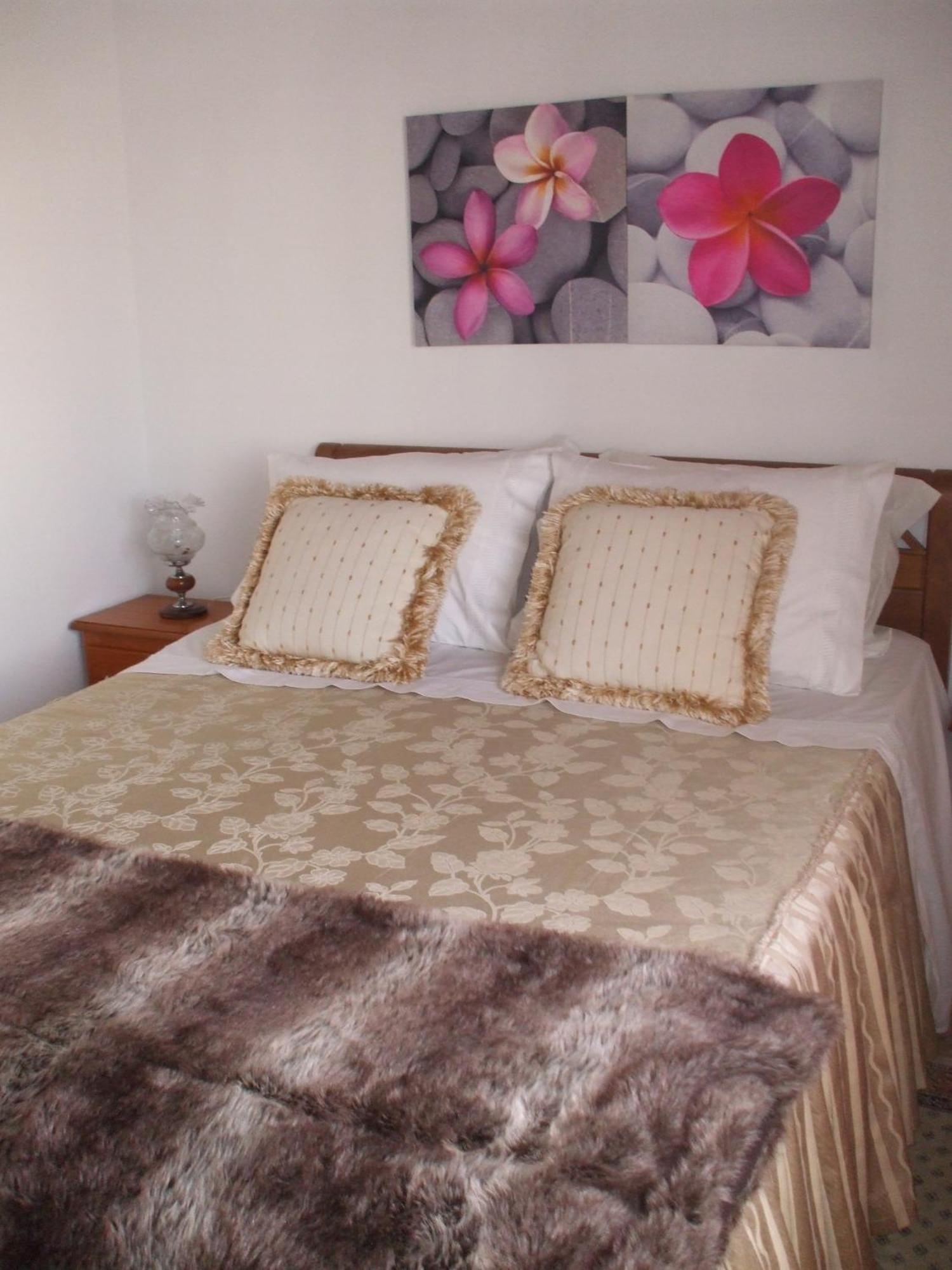 Dinas Guesthouse Lagos Habitación foto