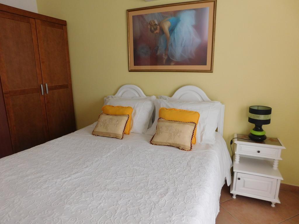 Dinas Guesthouse Lagos Exterior foto