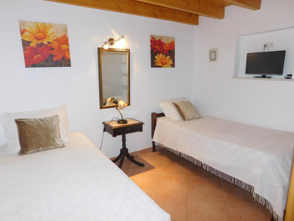 Dinas Guesthouse Lagos Exterior foto