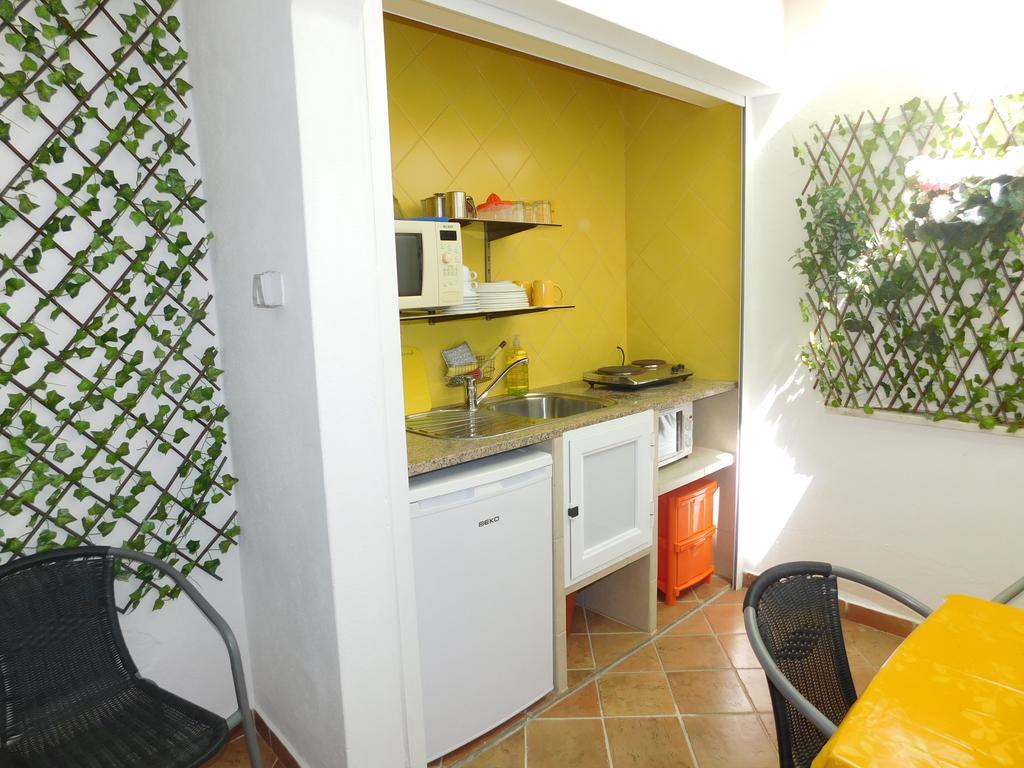 Dinas Guesthouse Lagos Exterior foto