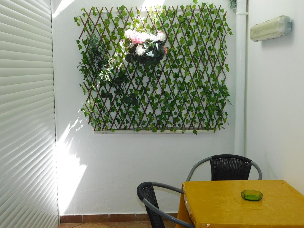 Dinas Guesthouse Lagos Exterior foto