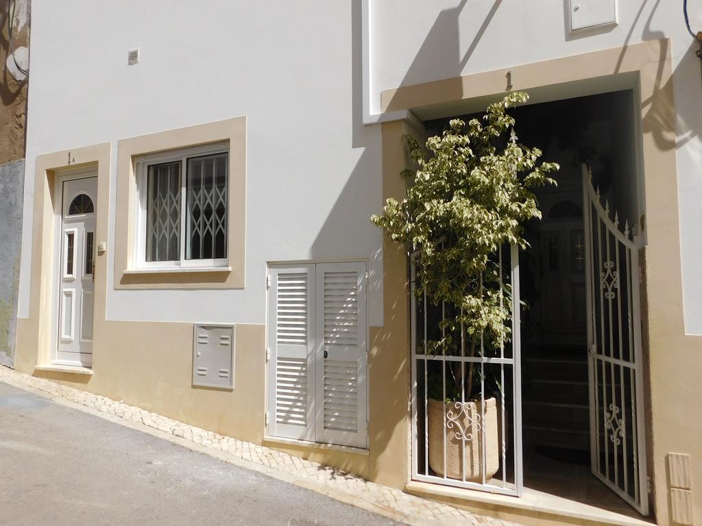 Dinas Guesthouse Lagos Exterior foto