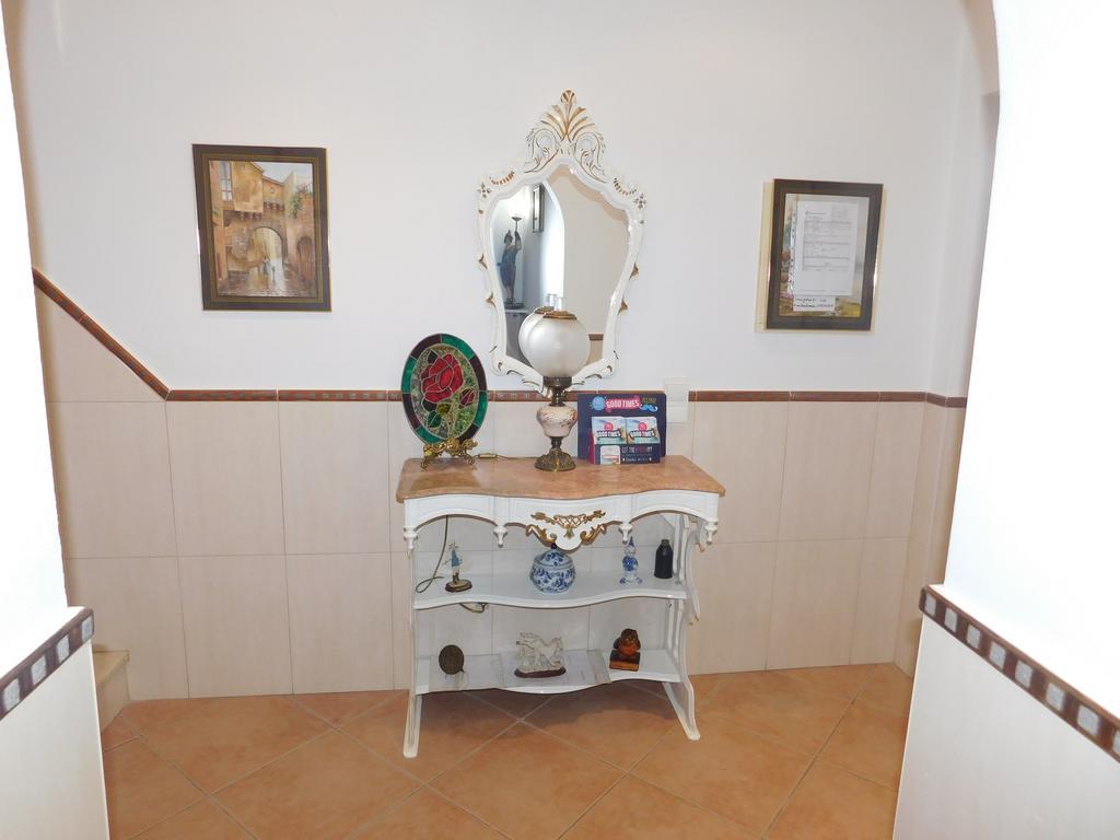 Dinas Guesthouse Lagos Exterior foto