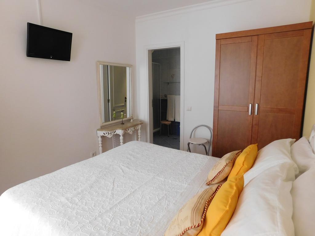 Dinas Guesthouse Lagos Exterior foto