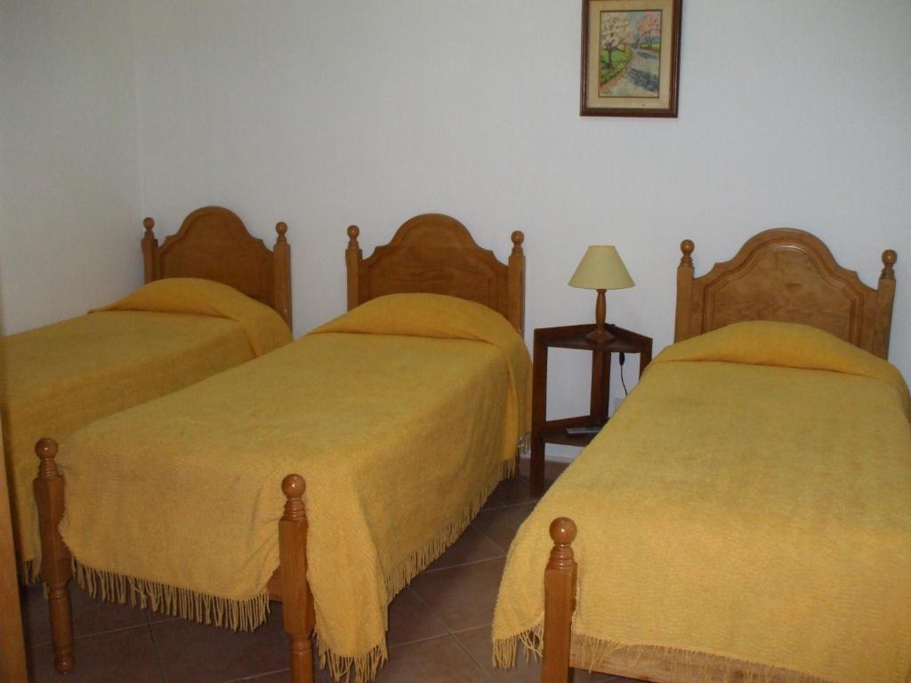 Dinas Guesthouse Lagos Habitación foto
