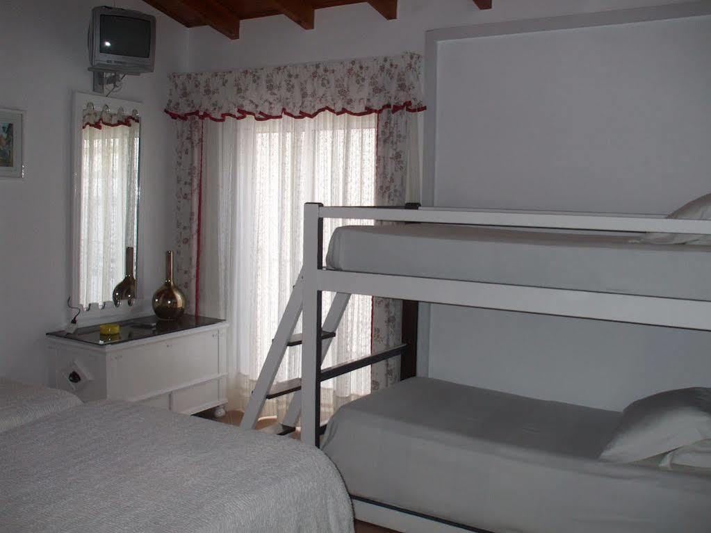 Dinas Guesthouse Lagos Exterior foto